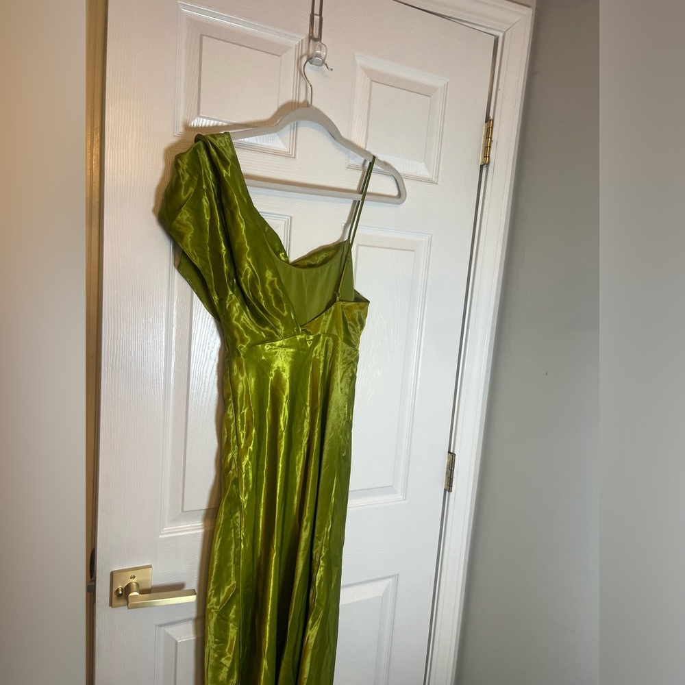 House of Harlow 1960 x REVOLVE Antonia Gown in Green - Picture 7 of 7